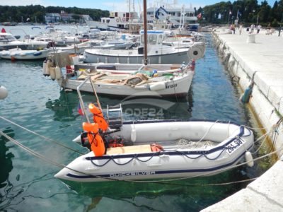 I`m selling cabin sailboat