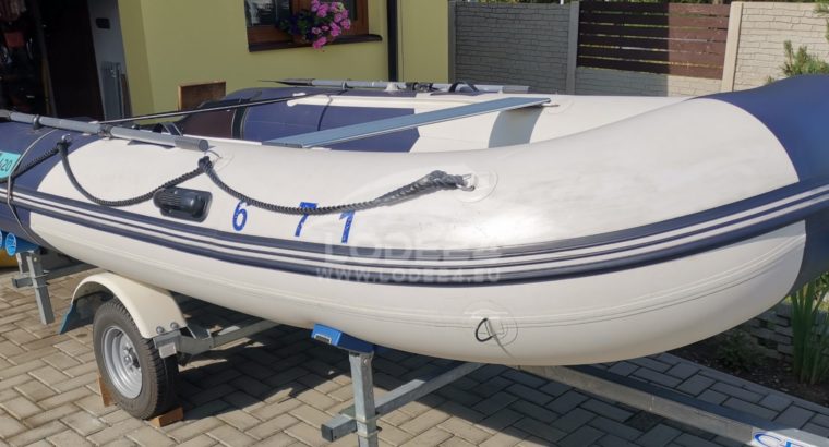 Inflatable engine boat