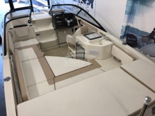 Bayliner 742 CU v 100% condition