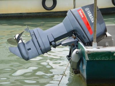 How to winterize an outboard motor yourself?