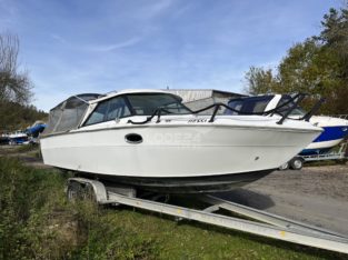 Motor boat with cabin 225HP