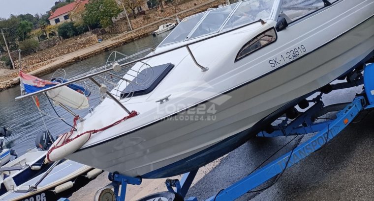 Bayliner Capri 1952 Cuddy