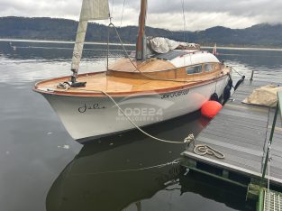 Motor cabin sailboat