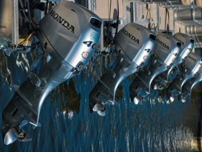 What Causes Loss of Performance in Boat Engines and How Does a Damaged Propeller Impact Engine Performance?