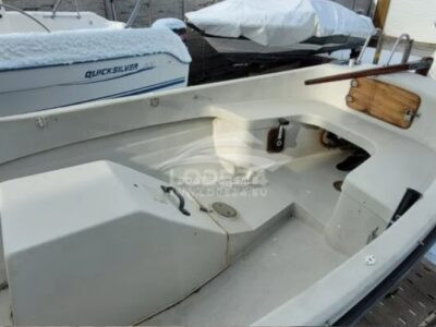 ALL-LAMINATE BOAT DIESEL
